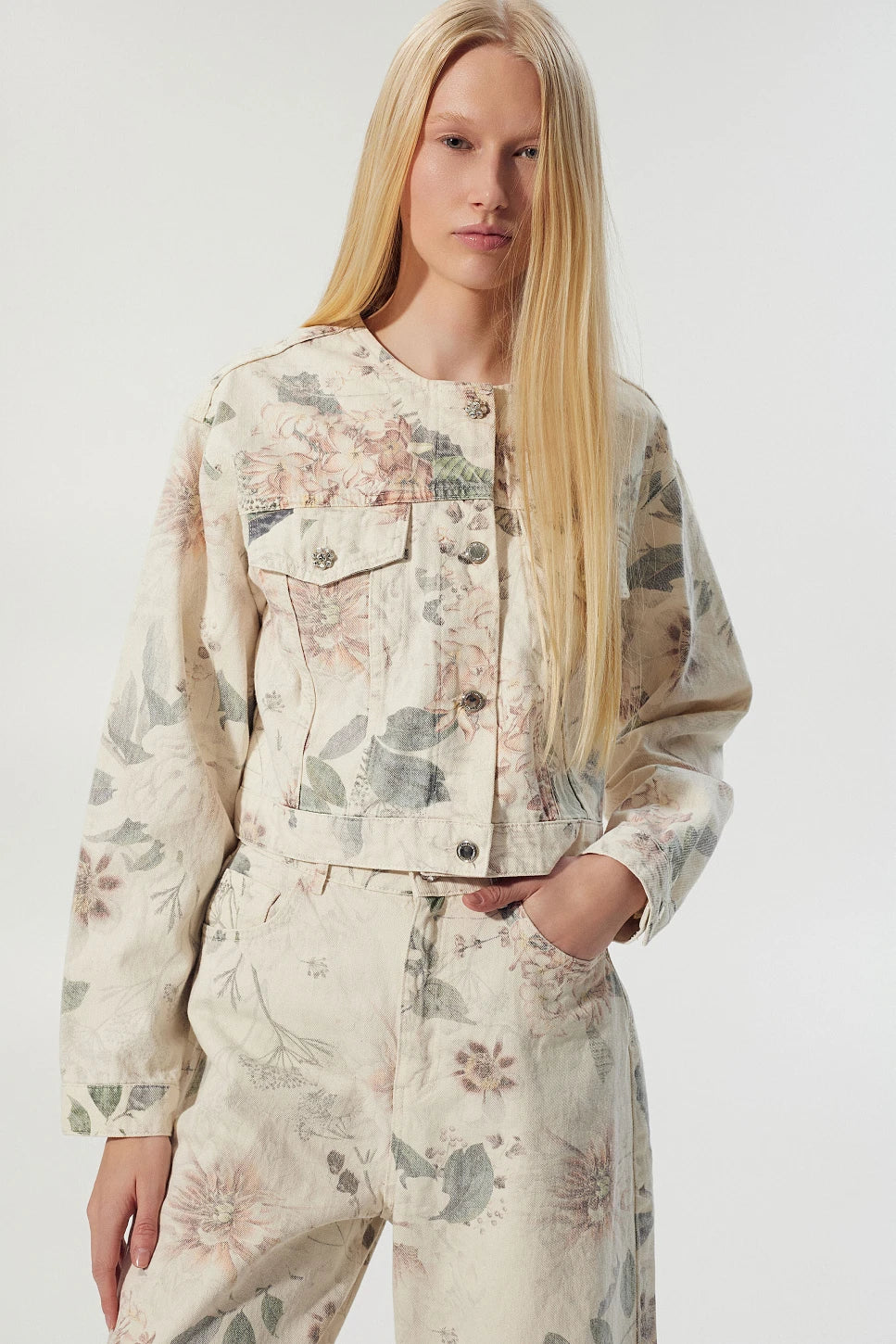 JEANSOWA KURTKA FLORAL